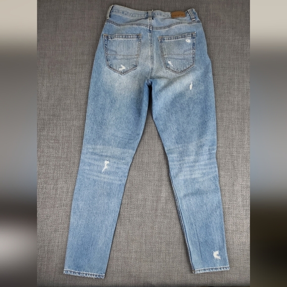 American Eagle Outfitters Distressed Mom Jeans. Size 0 . - Picture 3 of 11